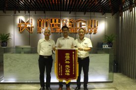 管理嚴格，施工精湛—10.9日客戶送感謝錦旗